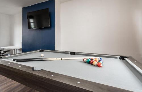 Clayton House | Comfy 3BR Home - Pool Table - Games - Sleeps 8
