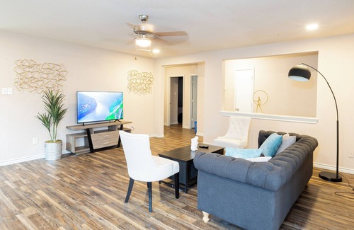 Grand Prairie House | Comfy 4br2ba in Ideal Location. Perfect for Extended Stay