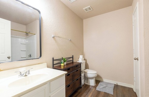Grand Prairie House | Comfy 4br2ba in Ideal Location. Perfect for Extended Stay