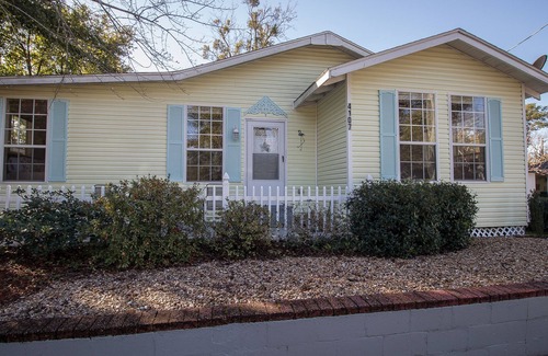 Gulfport Cottage | Comfy and Cozy 5 min walk to the Gulf in Historic District