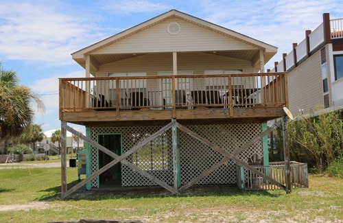 Fort Morgan Pines House | Comfy and cozy Bay side home!