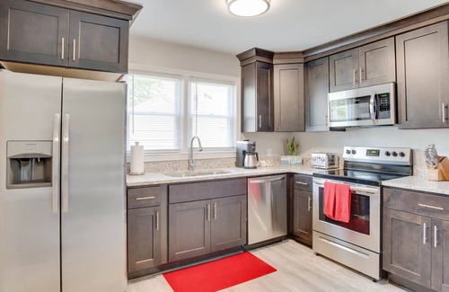 Hampton House | Comfy, and Cozy Stay at Buckroe Beach - Sleeps 10