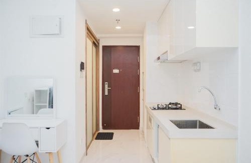 Bumi Serpong Damai Apartment | Comfy and Cozy Stay Studio Room at Sky House BSD Apartment By Travelio