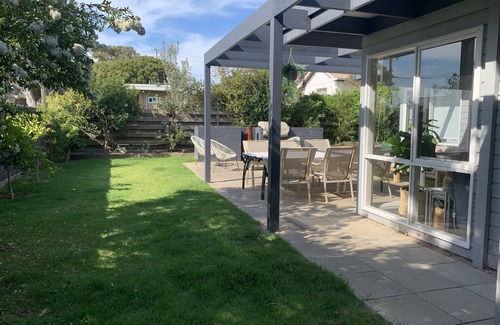 Point Lonsdale House | Comfy and refurbished beach house in Old Lonsdale.