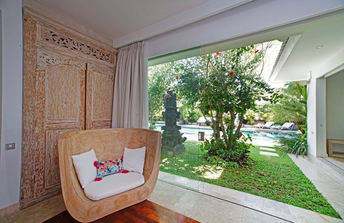 Batu Bolong Villa | 👑 Comfy and Relaxing Abode | Villa Jumah