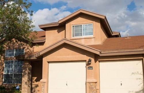El Paso House | Comfy and Safe Family Neighborhood on West Side!