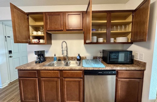 Perry House | Comfy and Stay in Perry close to GA Fairgrounds, Warner Robins AFB and more