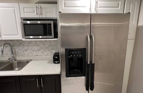 Mississauga Apartment | Comfy Basement Apartment with Private entrance and free car