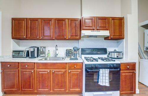 Constable Hook House | Comfy Bayonne Townhome ~ 11 Mi to NYC Attractions