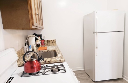 Oak Park Apartment | Comfy Bed/Free Parking&Wifi/NearHosp/ORD/MDW/DT
