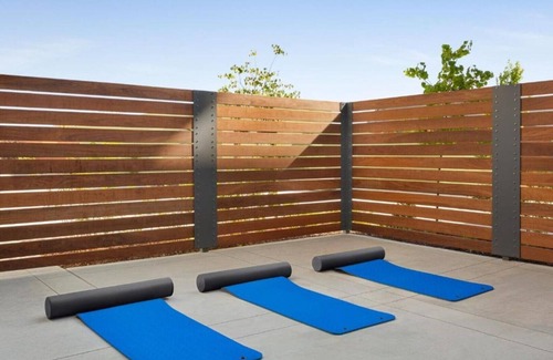 East San Mateo House | Comfy beds in a central location !