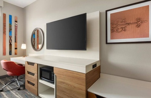 East San Mateo House | Comfy beds in a central location