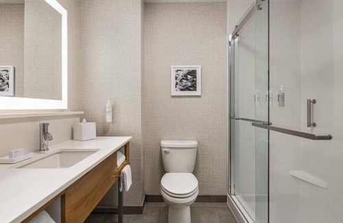 East San Mateo House | Comfy beds in a central location