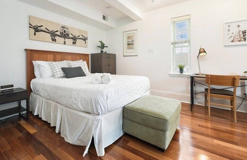Bloomfield Apartment | ♥Comfy Bloomfield Oasis ~ 5★ Location ~ ♛Queen Bed