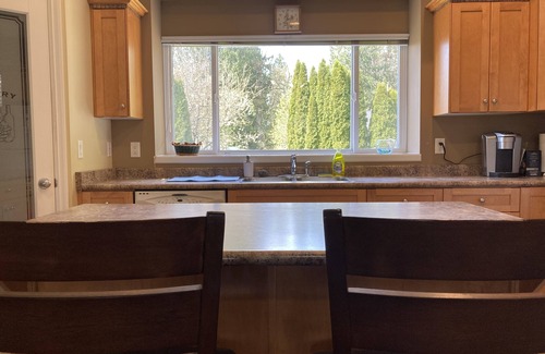 Maple Ridge House | ❤ Comfy, bright, spacious home ✔ Long stays