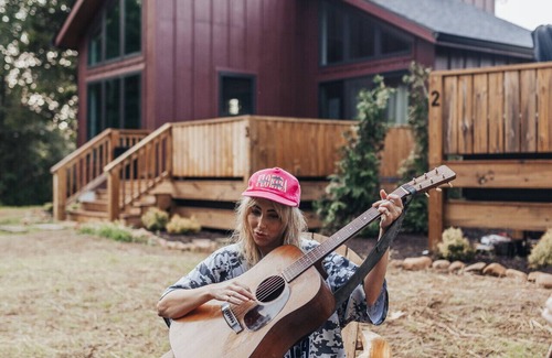Baxter Cabin | Comfy Cabin w/Pickleball, Golf, Sauna & Hot Tub!