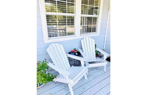 Rosewood House | Comfy Central Home in Hip East Austin