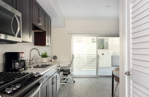 Pasadena Apartment | Comfy, Clean & Modern Pasadena Apartment