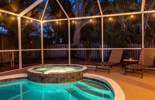 Bradenton House | Comfy Coastal! 2 BR, pet friendly, caged pool, fenced yard. Quiet safe Bradenton