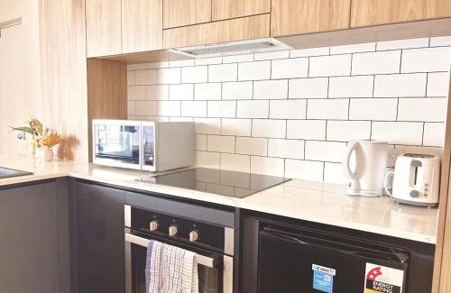 Spring Hill Apartment | Comfy Convenient 1 Bedroom Stay Boundary21