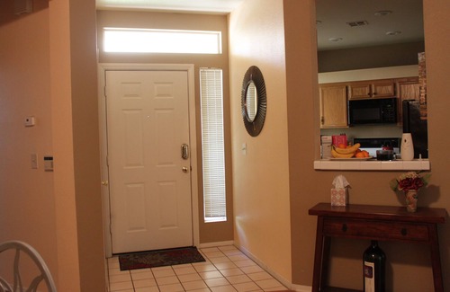 Las Vegas Condo | Comfy, Convenient & close to the Strip & Air-Port!