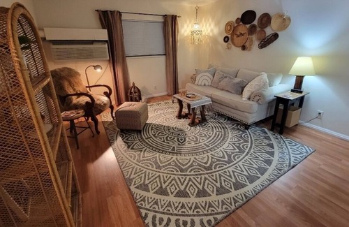 St. Joseph Apartment | Comfy & Cosey. Ground level Appartment. Only 2.5 miles from Mosaic.