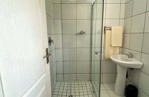 Daveyton House | Comfy Cosy studio apartment