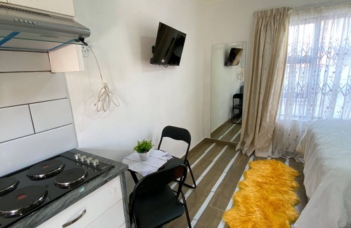 Daveyton House | Comfy Cosy studio apartment