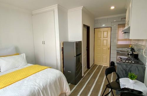 Daveyton House | Comfy Cosy studio apartment