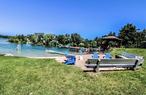 Traverse City Cottage | Comfy Cottage with Shared Waterfront on Silver Lake