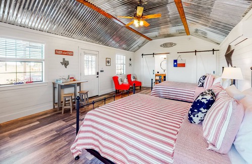 Fredericksburg Cottage | Comfy country cottage with private deck, AC/heat, & high-speed fiber WiFi