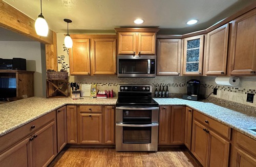 Columbia Falls House | Comfy Country home with hot tub, bbq & firepitn15 Min-Glaciern15 Min-WF Snow Bus