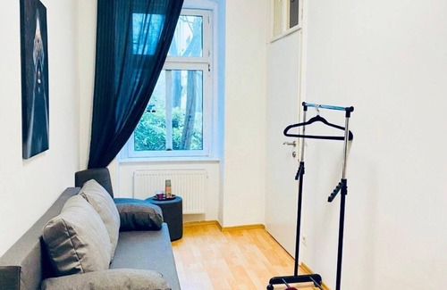 Thurygrund Apartment | Comfy & Cozy 3BR Apartment by Währinger Park