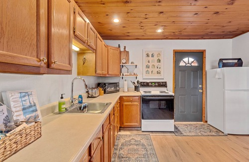 Overgaard Cabin | Comfy, Cozy Cabin in the Mountains with a large front porch. Pet-Friendly!