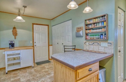 Longmont House | Comfy, Cozy Cabin Feel 3BD/2BA - Colorado Getaway