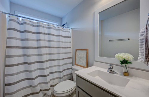 Northwest House | Comfy & Cozy home ~20mins from Wilmington & 35-45 from beaches