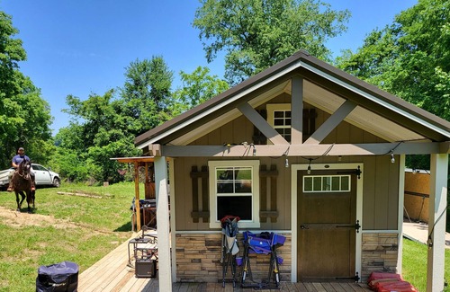 Clarksville Cabin | Comfy, Cozy Secluded Cabin !