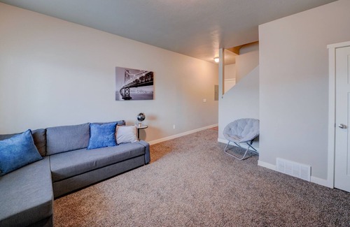 Vineyard House | COMFY Family-friendly Retreat w/ HotTub & Pickleball