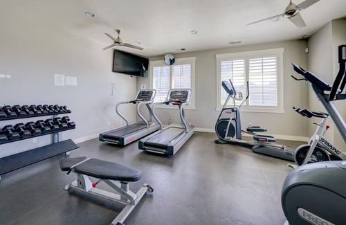 Vineyard House | COMFY Family-friendly Retreat w/ HotTub & Pickleball