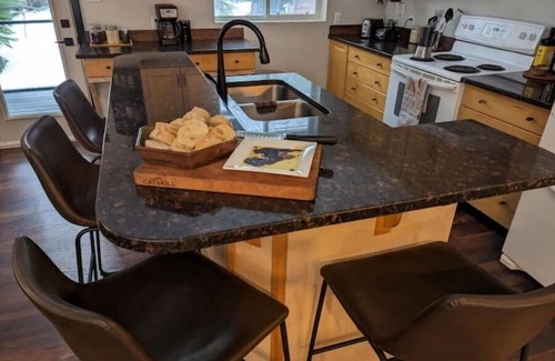 Salmo House | Comfy forest home (3 BDR) Kootenay Keep