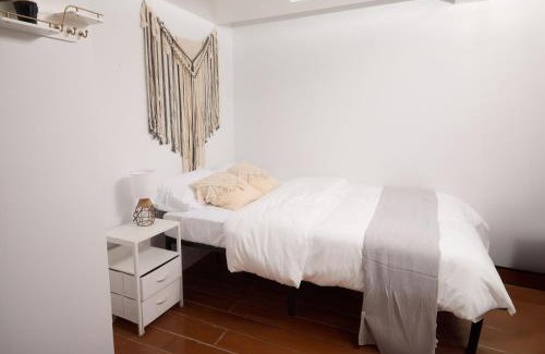 Midtown West House | Comfy Guest House in Hell's Kitchen