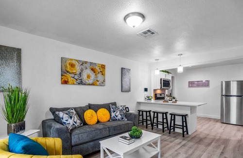 Cedar Crest House | Comfy hidden retreat 4.3 mi to downtown, DAL, DFW