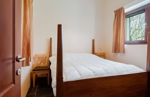 Vielsalm House | Comfy Holiday Home in Grand Halleux - Vielsam with Parking