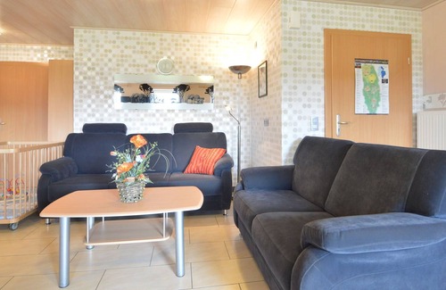 Burg-Reuland House | Comfy Holiday Home in Burg Reuland with Sauna, Terrace, BBQ