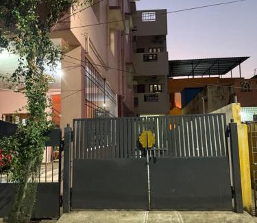 Central Chennai Apartment | Comfy home, 3 bedroom, 2 attached bathroom, large hall, kitchen, first floor, lift, covered car park