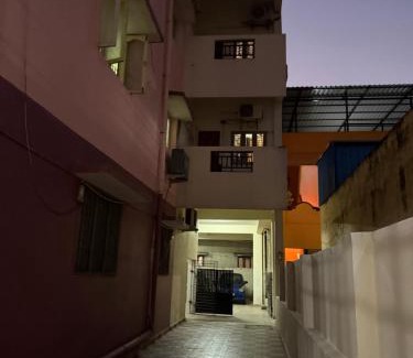 Central Chennai Apartment | Comfy home, 3 bedroom, 2 attached bathroom, large hall, kitchen, first floor, lift, covered car park