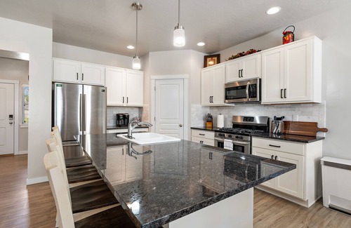 Eagle House | Comfy “Idahome” just minutes from downtown Eagle. A perfect 3BR family gem!