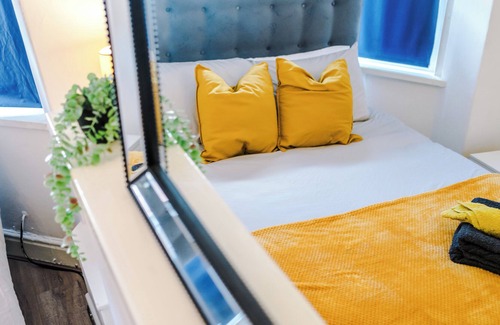 Warrington House | Comfy Ideal for Travelers & Contractors: Warrington, Norris Getaway