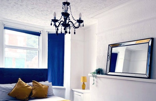 Warrington House | Comfy Ideal for Travelers & Contractors: Warrington, Norris Getaway