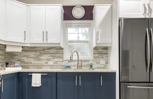 Tower Homes House | Comfy KC Bungalow minutes from the attractions!